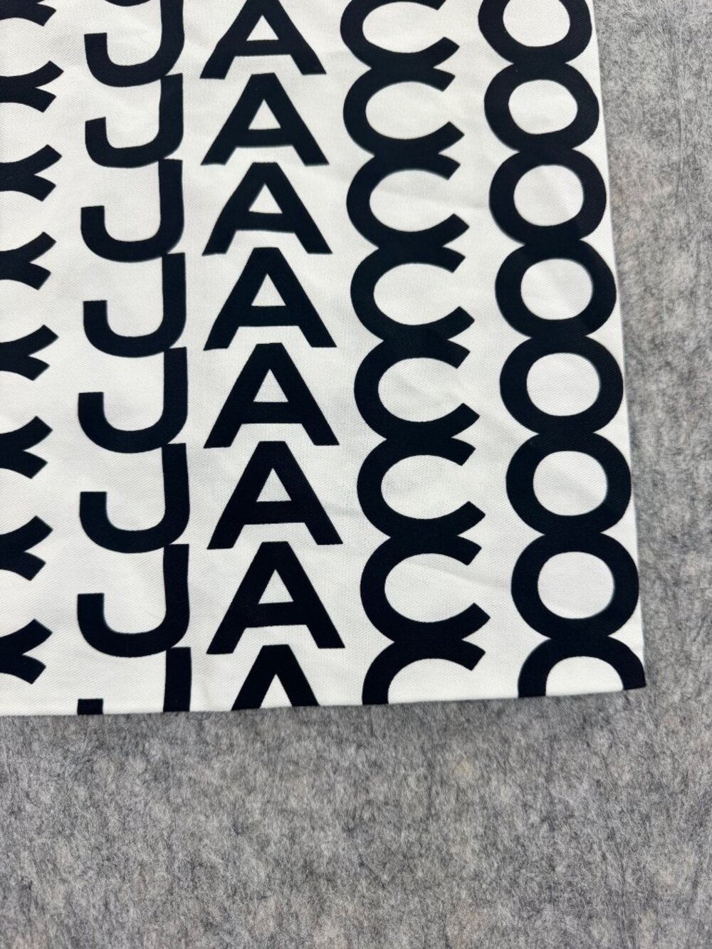 Marc Jacobs Monogram Dust Bag White And Black Drawstring - Picture 5 of 9